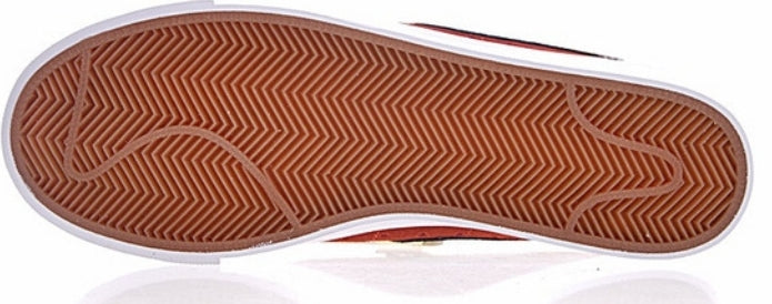 Les baskets Nike Blazer Low combinent un style intemporel et une élégance décontractée. Leur design épuré et leurs matériaux de qualité en font un choix prisé des amateurs de mode.