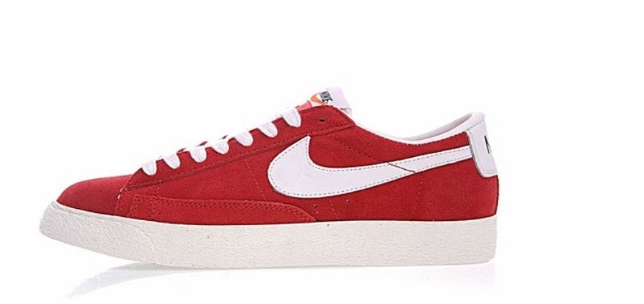 Les baskets Nike Blazer Low combinent un style intemporel et une élégance décontractée. Leur design épuré et leurs matériaux de qualité en font un choix prisé des amateurs de mode.