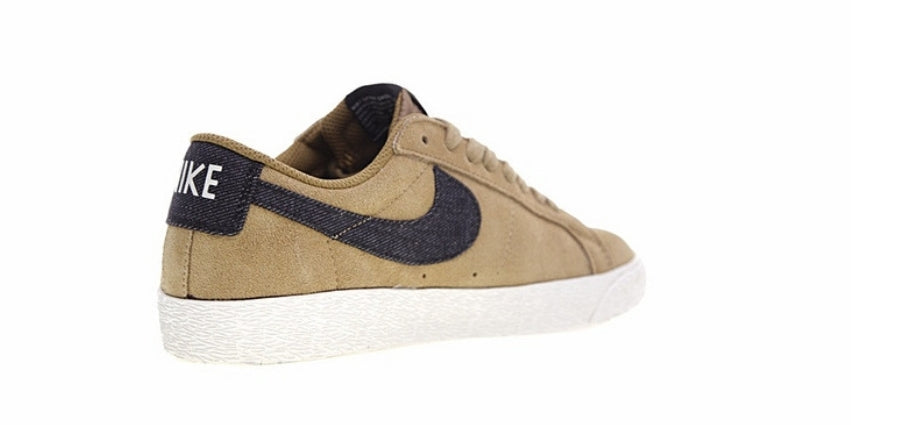 Les baskets Nike Blazer Low combinent un style intemporel et une élégance décontractée. Leur design épuré et leurs matériaux de qualité en font un choix prisé des amateurs de mode.
