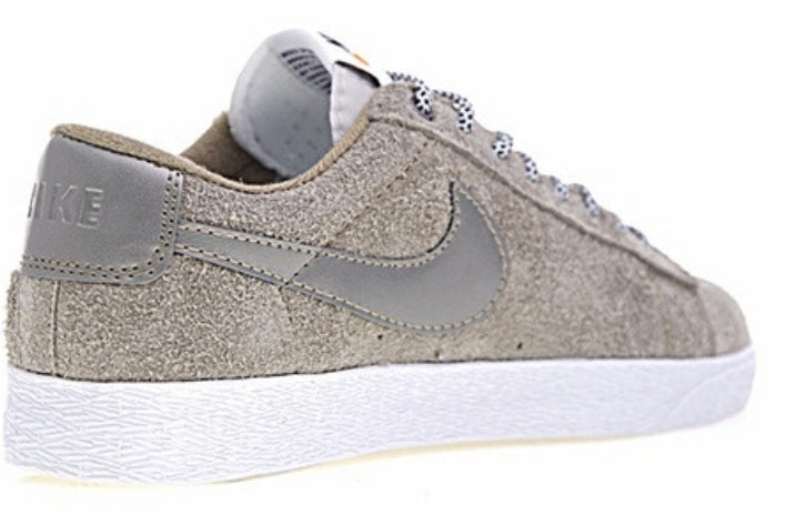Les baskets Nike Blazer Low combinent un style intemporel et une élégance décontractée. Leur design épuré et leurs matériaux de qualité en font un choix prisé des amateurs de mode.