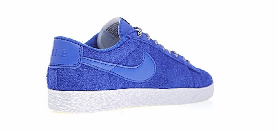 Les baskets Nike Blazer Low combinent un style intemporel et une élégance décontractée. Leur design épuré et leurs matériaux de qualité en font un choix prisé des amateurs de mode.