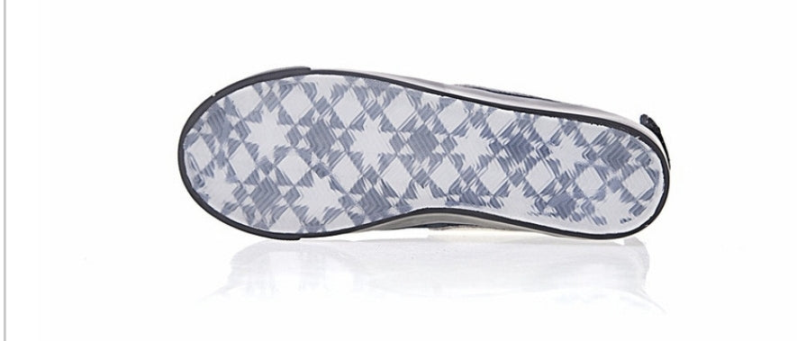 Les baskets Nike Blazer Low combinent un style intemporel et une élégance décontractée. Leur design épuré et leurs matériaux de qualité en font un choix prisé des amateurs de mode.