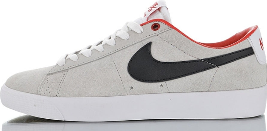 Les baskets Nike Blazer Low combinent un style intemporel et une élégance décontractée. Leur design épuré et leurs matériaux de qualité en font un choix prisé des amateurs de mode.