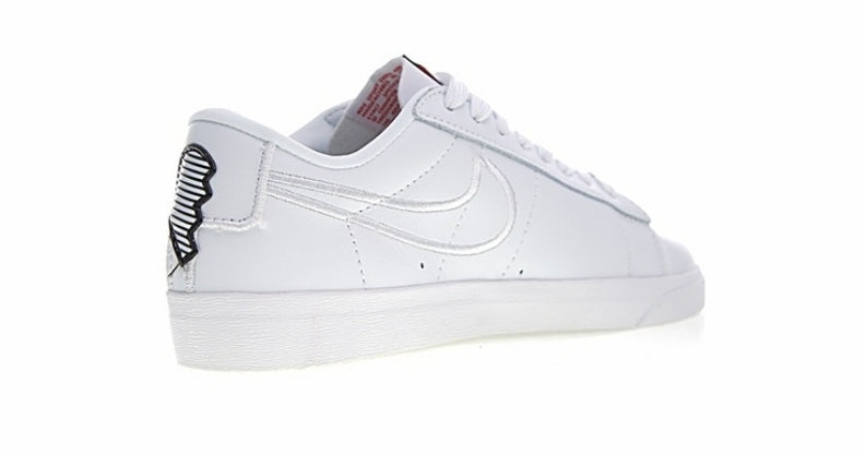 Les baskets Nike Blazer Low combinent un style intemporel et une élégance décontractée. Leur design épuré et leurs matériaux de qualité en font un choix prisé des amateurs de mode.