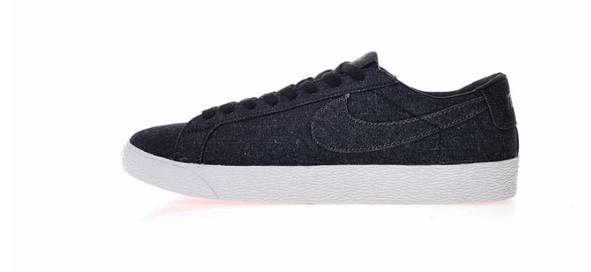 Les baskets Nike Blazer Low combinent un style intemporel et une élégance décontractée. Leur design épuré et leurs matériaux de qualité en font un choix prisé des amateurs de mode.