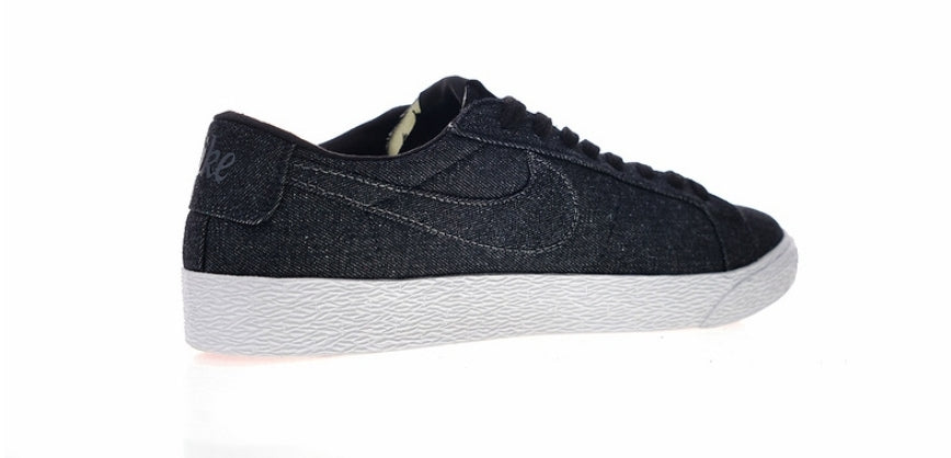 Les baskets Nike Blazer Low combinent un style intemporel et une élégance décontractée. Leur design épuré et leurs matériaux de qualité en font un choix prisé des amateurs de mode.