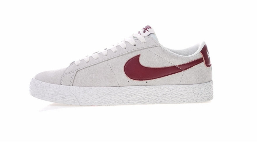 Les baskets Nike Blazer Low combinent un style intemporel et une élégance décontractée. Leur design épuré et leurs matériaux de qualité en font un choix prisé des amateurs de mode.
