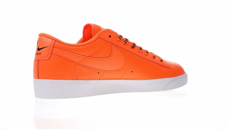 Les baskets Nike Blazer Low combinent un style intemporel et une élégance décontractée. Leur design épuré et leurs matériaux de qualité en font un choix prisé des amateurs de mode.