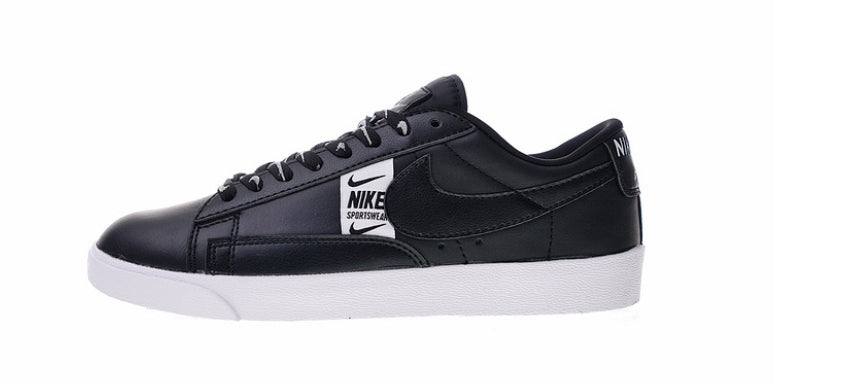 Les baskets Nike Blazer Low combinent un style intemporel et une élégance décontractée. Leur design épuré et leurs matériaux de qualité en font un choix prisé des amateurs de mode.