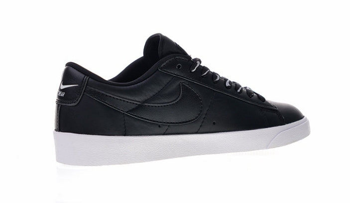 Les baskets Nike Blazer Low combinent un style intemporel et une élégance décontractée. Leur design épuré et leurs matériaux de qualité en font un choix prisé des amateurs de mode.