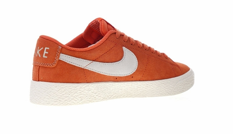 Les baskets Nike Blazer Low combinent un style intemporel et une élégance décontractée. Leur design épuré et leurs matériaux de qualité en font un choix prisé des amateurs de mode.