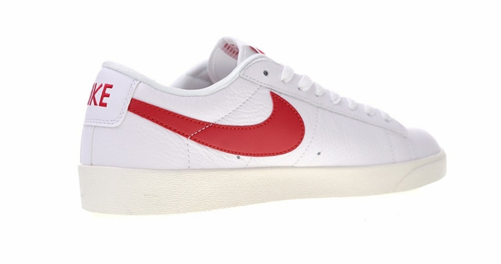 Les baskets Nike Blazer Low combinent un style intemporel et une élégance décontractée. Leur design épuré et leurs matériaux de qualité en font un choix prisé des amateurs de mode.