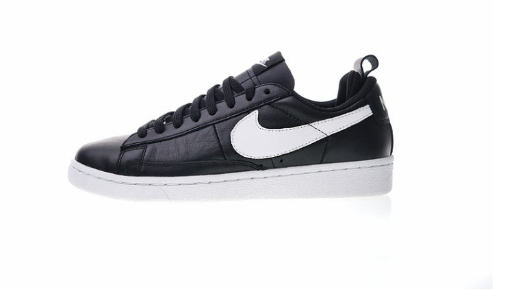 Les baskets Nike Blazer Low combinent un style intemporel et une élégance décontractée. Leur design épuré et leurs matériaux de qualité en font un choix prisé des amateurs de mode.