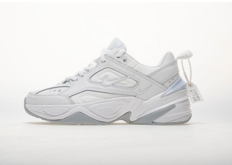 Les baskets Nike Air Tekno design audacieux. rétro-futuriste en fait un choix incontournable.pas cher. Le moins cher. Innovation