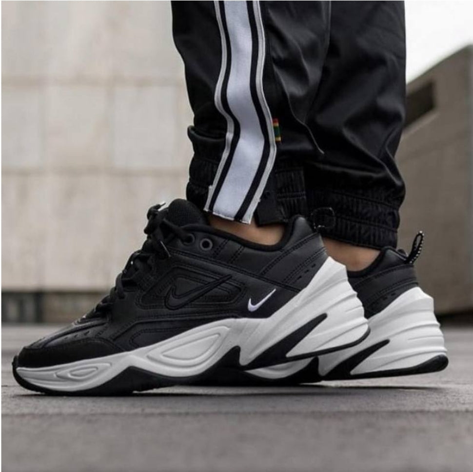 Les baskets Nike Air Tekno design audacieux. rétro-futuriste en fait un choix incontournable.pas cher. Le moins cher. Innovation