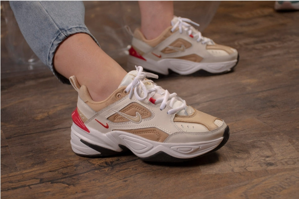 Les baskets Nike Air Tekno allient un design audacieux et une technologie de pointe. Leur silhouette rétro-futuriste en fait un choix incontournable.pas cher. Le moins cher.