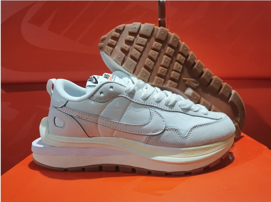 Les Baskets Nike LDWaffle x Sacai combinent style audacieux et innovation. Leur design surdimensionnées . Pas cher. Le moins cher.