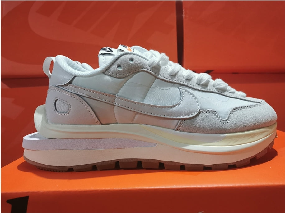 Les Baskets Nike LDWaffle x Sacai combinent style audacieux et innovation. Leur design surdimensionnées . Pas cher. Le moins cher.