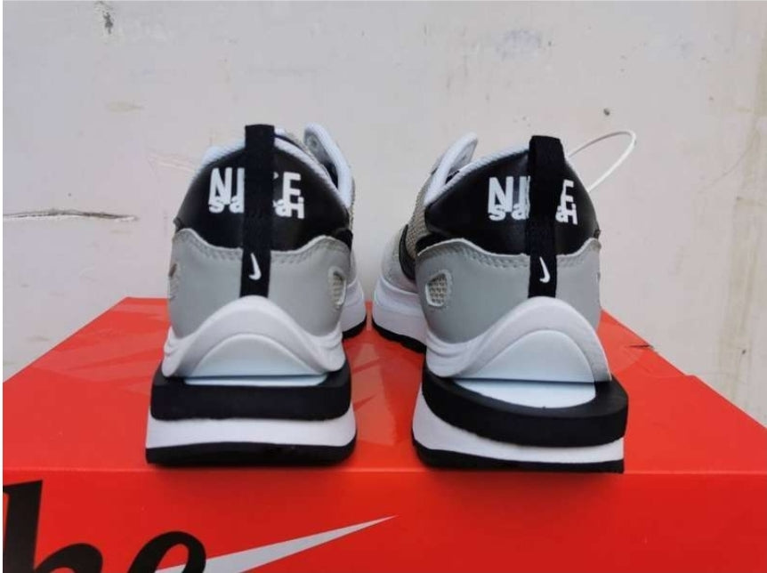 Les Baskets Nike LDWaffle x Sacai combinent style audacieux et innovation. Leur design surdimensionnées . Pas cher. Le moins cher.