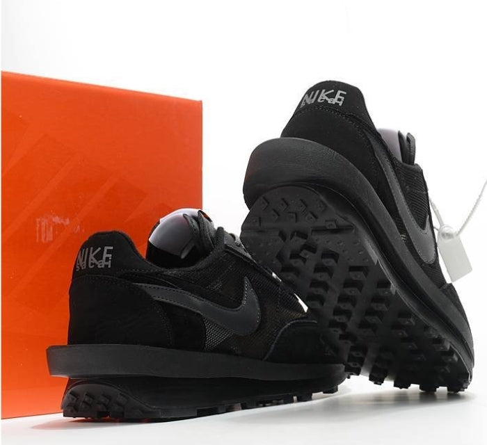 Les Baskets Nike LDWaffle x Sacai combinent style audacieux et innovation. Leur design surdimensionnées . Pas cher. Le moins cher.