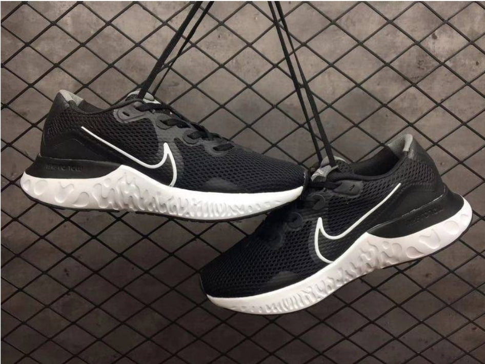 Nike renew run