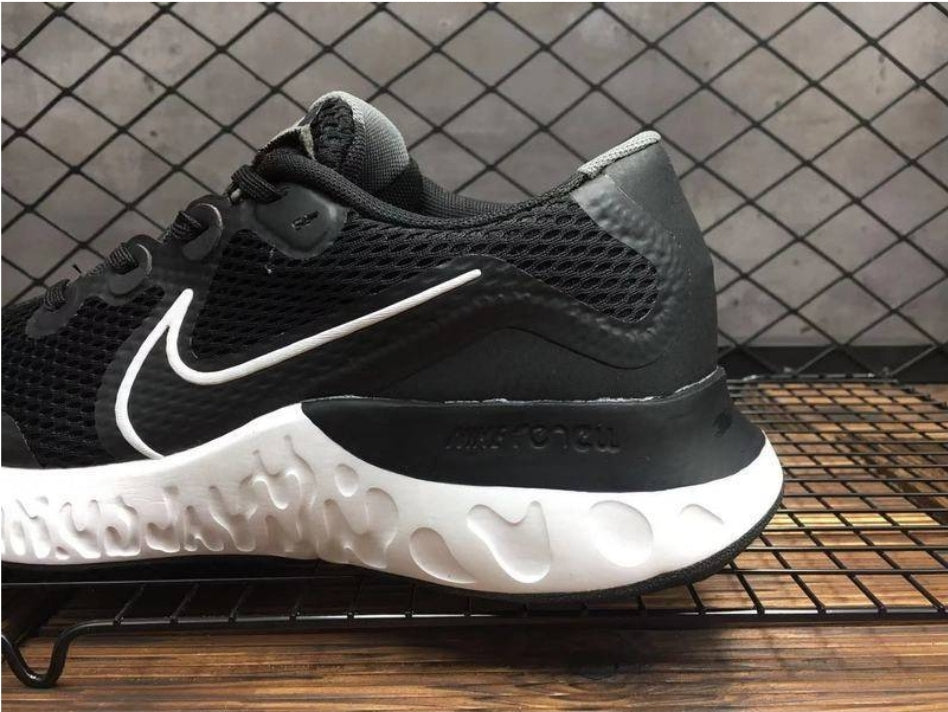 Nike renew run