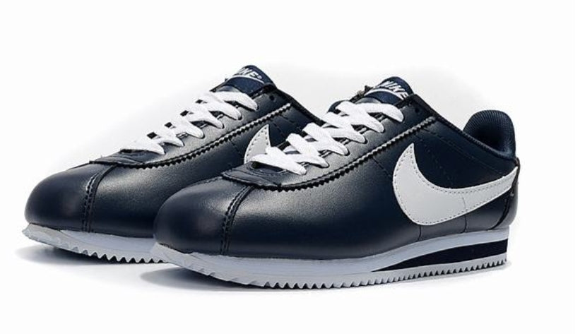 Les baskets Nike Cortez offrent un style intemporel et une silhouette emblématique. Leur design rétro et leurs matériaux de qualité. Pas cher. Le moins cher.