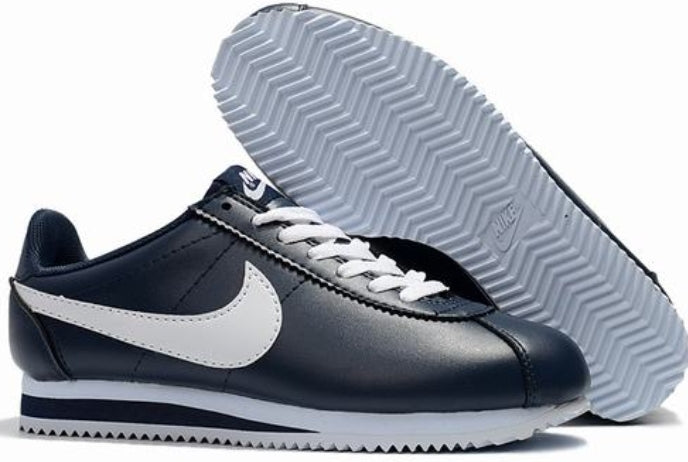 Les baskets Nike Cortez offrent un style intemporel et une silhouette emblématique. Leur design rétro et leurs matériaux de qualité. Pas cher. Le moins cher.