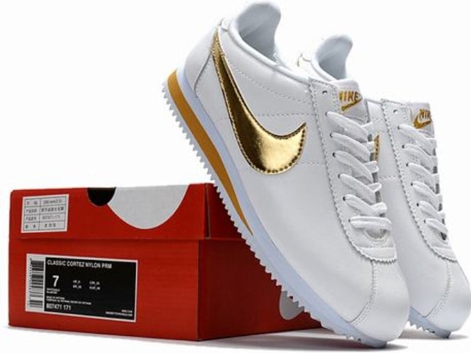 Les baskets Nike Cortez offrent un style intemporel et une silhouette emblématique. Leur design rétro et leurs matériaux de qualité. Pas cher. Le moins cher.