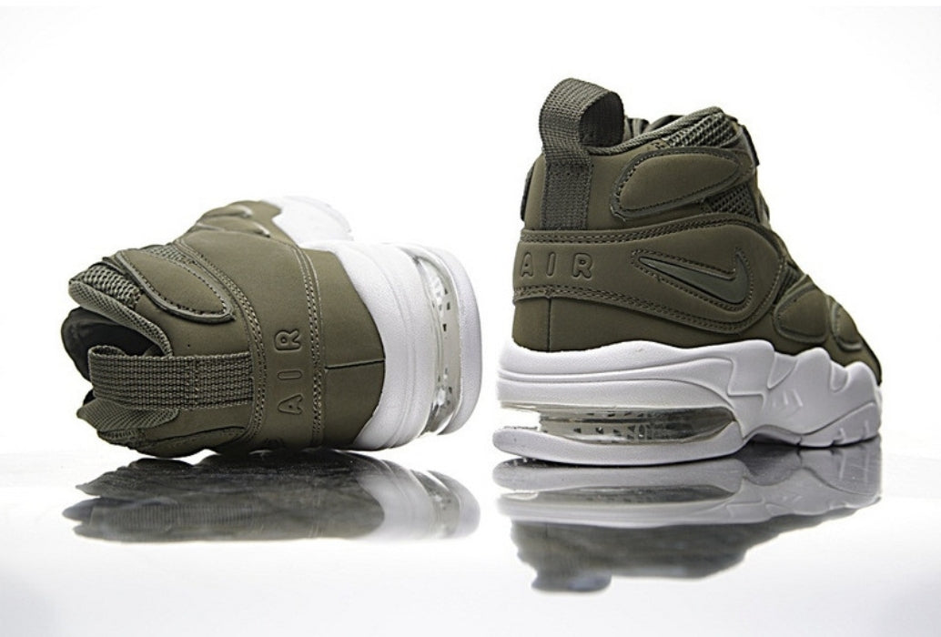 Les baskets Nike Air Uptempo combinent style audacieux et innovation. Leur design emblématique et leurs lettres surdimensionnées . Pas cher. Le moins cher.