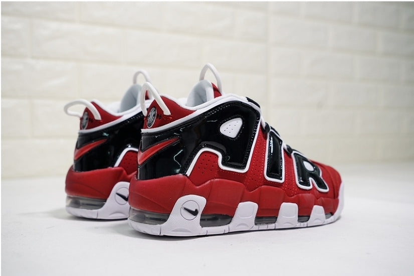 Les baskets Nike Air Uptempo combinent style audacieux et innovation. Leur design emblématique et leurs lettres surdimensionnées . Pas cher. Le moins cher.
