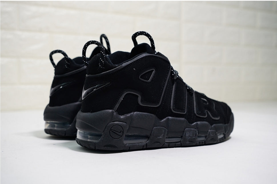 Les baskets Nike Air Uptempo combinent style audacieux et innovation. Leur design emblématique et leurs lettres surdimensionnées . Pas cher. Le moins cher.