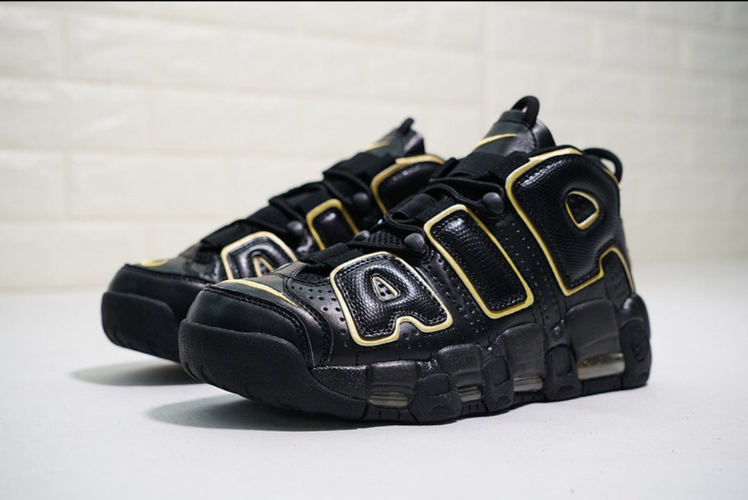 Les baskets Nike Air Uptempo combinent style audacieux et innovation. Leur design emblématique et leurs lettres surdimensionnées . Pas cher. Le moins cher.
