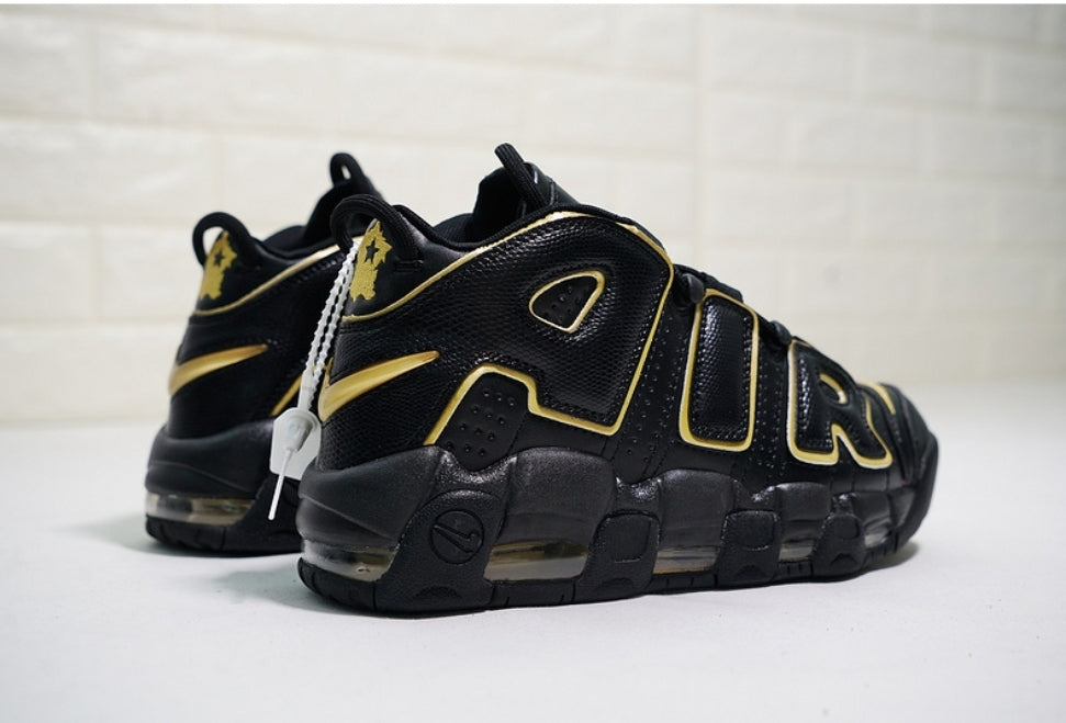 Les baskets Nike Air Uptempo combinent style audacieux et innovation. Leur design emblématique et leurs lettres surdimensionnées . Pas cher. Le moins cher.