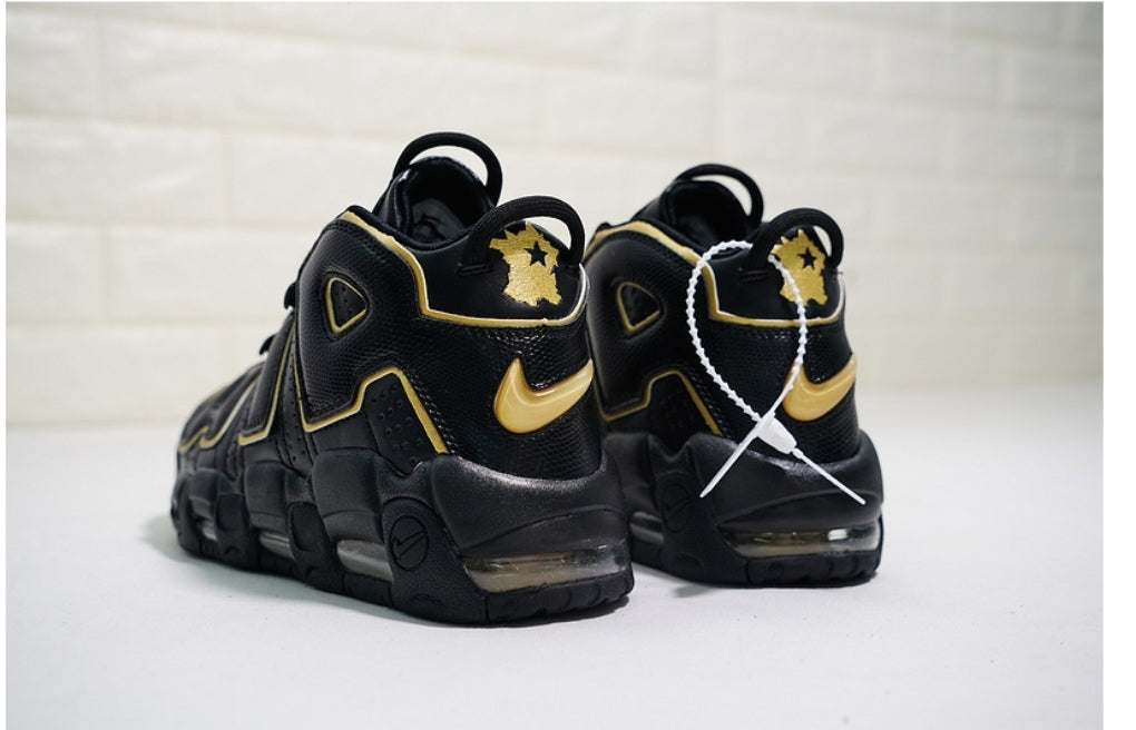 Les baskets Nike Air Uptempo combinent style audacieux et innovation. Leur design emblématique et leurs lettres surdimensionnées . Pas cher. Le moins cher.