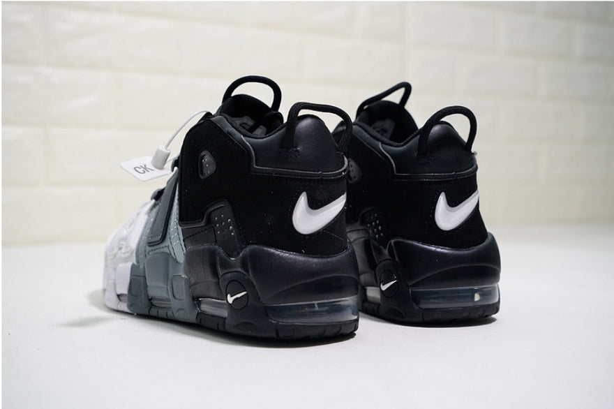 Les baskets Nike Air Uptempo combinent style audacieux et innovation. Leur design emblématique et leurs lettres surdimensionnées . Pas cher. Le moins cher.