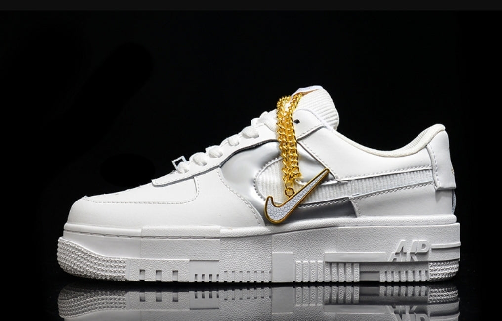 Les baskets Nike Air Force 1 Pixel allient style et performance, créant une expérience unique. Leur design audacieux.pas cher. Le moins cher.