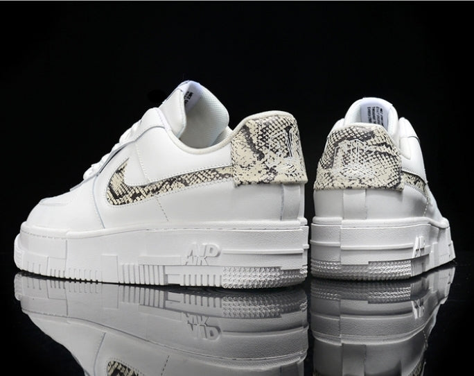 Les baskets Nike Air Force 1 Pixel allient style et performance, créant une expérience unique. Leur design audacieux.pas cher. Le moins cher.