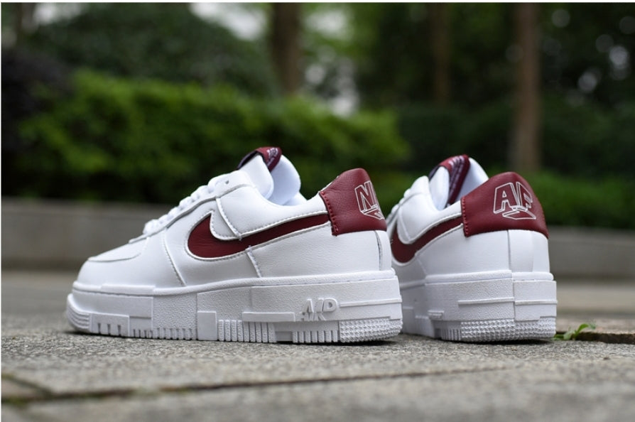 Les baskets Nike Air Force 1 Pixel allient style et performance, créant une expérience unique. Leur design audacieux.pas cher. Le moins cher.