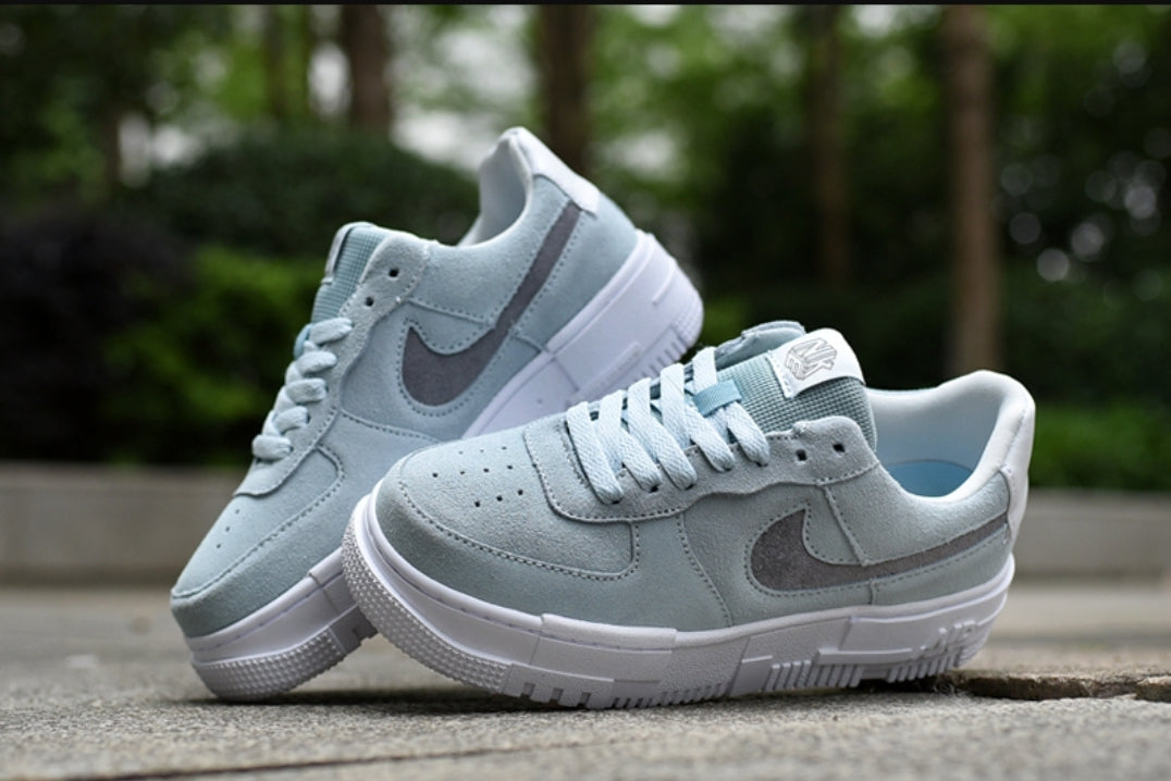 Les baskets Nike Air Force 1 Pixel allient style et performance, créant une expérience unique. Leur design audacieux.pas cher. Le moins cher.