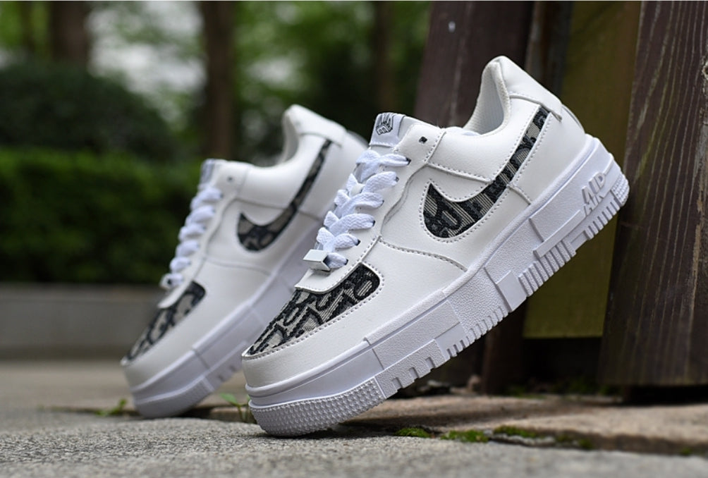 Les baskets Nike Air Force 1 Pixel allient style et performance, créant une expérience unique. Leur design audacieux.pas cher. Le moins cher.