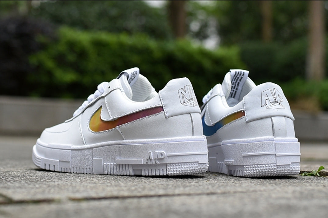 Les baskets Nike Air Force 1 Pixel allient style et performance, créant une expérience unique. Leur design audacieux.pas cher. Le moins cher.