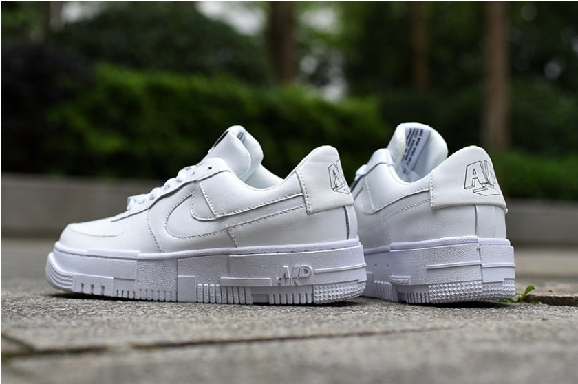 Les baskets Nike Air Force 1 Pixel allient style et performance, créant une expérience unique. Leur design audacieux.pas cher. Le moins cher.