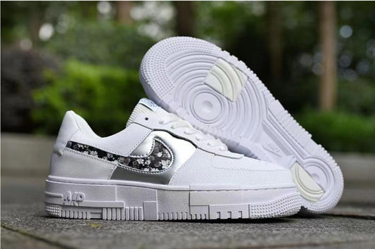Les baskets Nike Air Force 1 Pixel allient style et performance, créant une expérience unique. Leur design audacieux.pas cher. Le moins cher.
