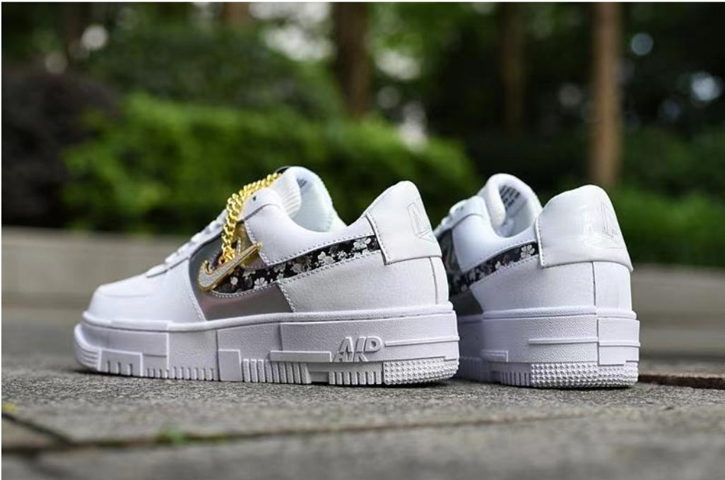 Les baskets Nike Air Force 1 Pixel allient style et performance, créant une expérience unique. Leur design audacieux.pas cher. Le moins cher.