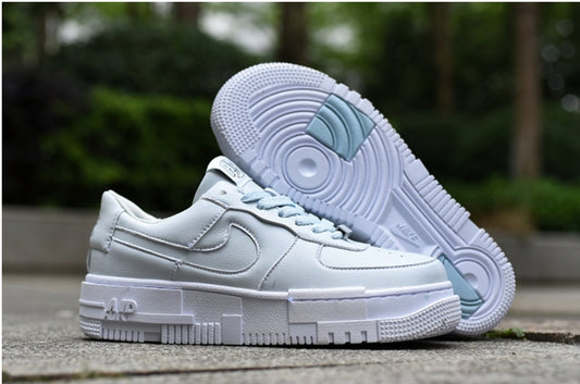 Les baskets Nike Air Force 1 Pixel allient style et performance, créant une expérience unique. Leur design audacieux.pas cher. Le moins cher.