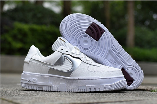 Les baskets Nike Air Force 1 Pixel allient style et performance, créant une expérience unique. Leur design audacieux.pas cher. Le moins cher.