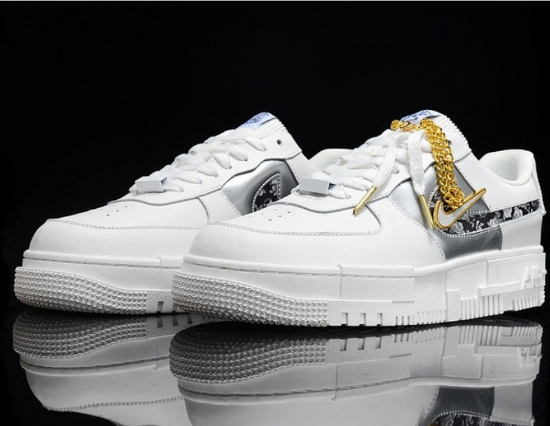 Les baskets Nike Air Force 1 Pixel allient style et performance, créant une expérience unique. Leur design audacieux.pas cher. Le moins cher.