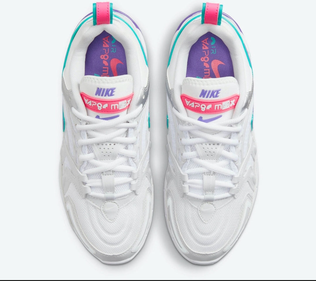 Les baskets Nike Air VaporMax 360 combinent un style rétro et  modernes. Leur design inspiré des années 2000 et leur. Pas cher.le moins Cher.