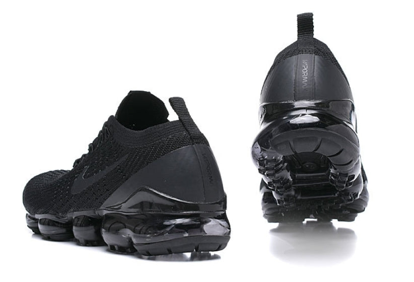 les baskets Vapormax 2018-2019 combinent style moderne et performance avancée. Leur design audacieux et innovant attire tous les regards. Pas cher. Le moins Cher.